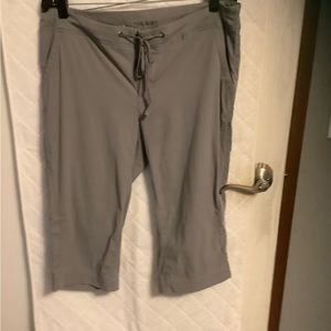Size 14 like new Columbia water repellent athletic pants capris